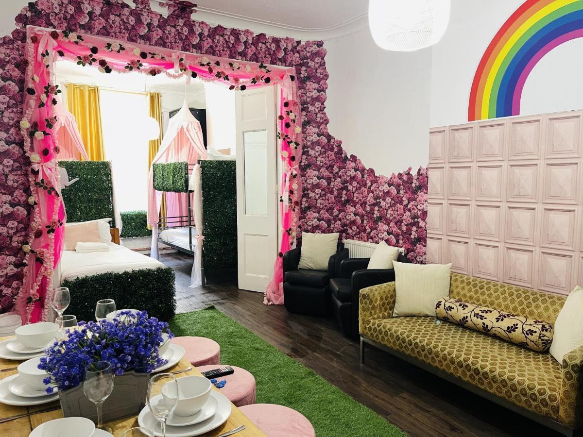 Seafront Party Houses For Hens, Stags & Groups Brighton Room photo