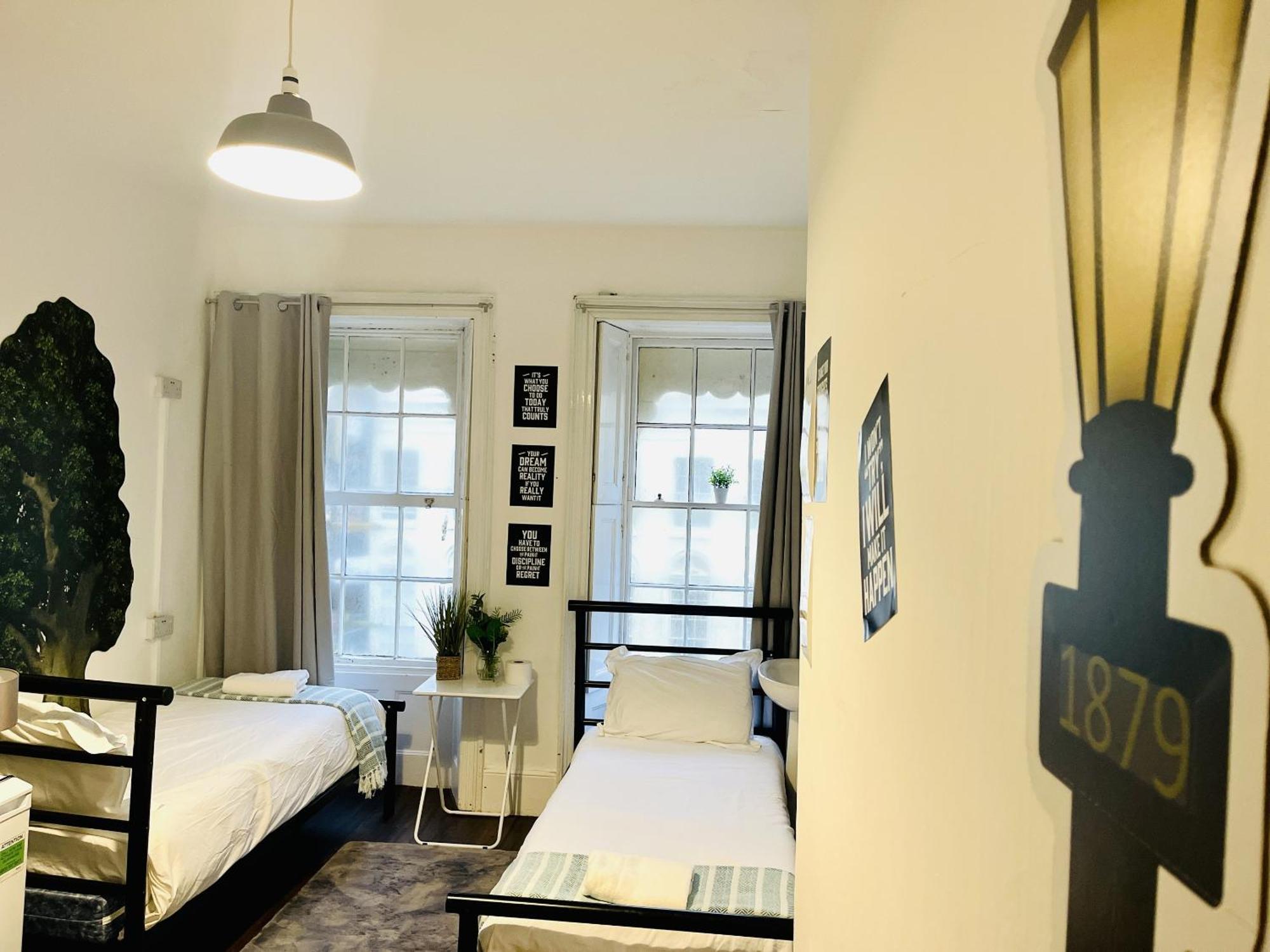 Seafront Party Houses For Hens, Stags & Groups Brighton Room photo