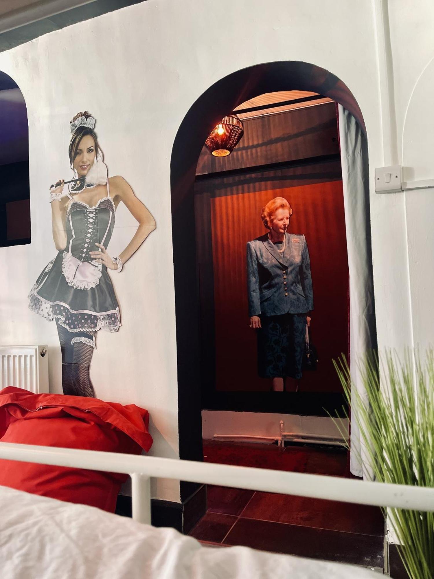 Seafront Party Houses For Hens, Stags & Groups Brighton Room photo