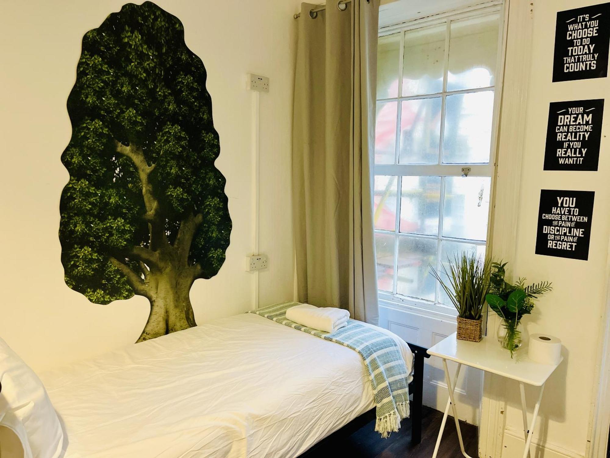 Seafront Party Houses For Hens, Stags & Groups Brighton Room photo