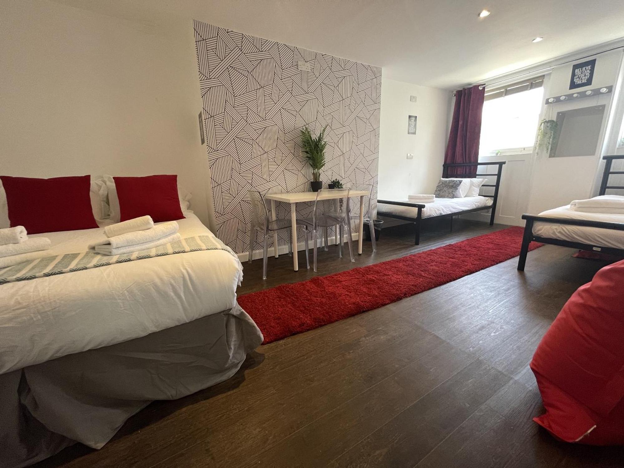 Seafront Party Houses For Hens, Stags & Groups Brighton Room photo